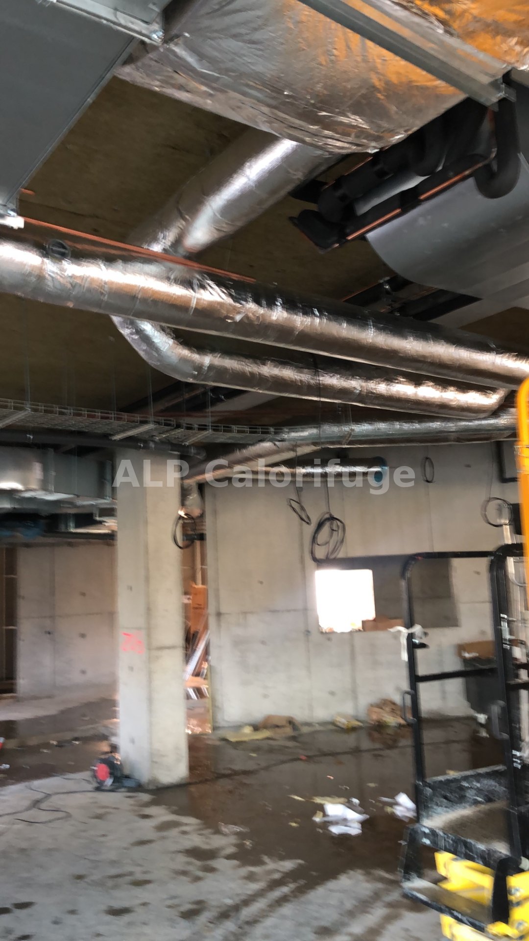 Calorifuge gaines rectangulaires finition alu sous dalle béton
